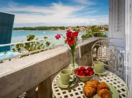 Romeo and Juliet Apartment with Balcony and Sea View