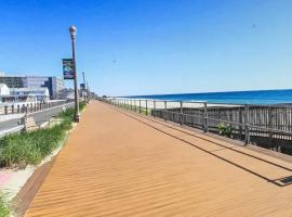 Room near the beach and shopping 13，位于朗布兰奇的酒店