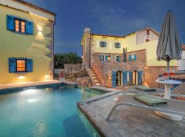 Villa Melary with Pool and Jacuzzi，位于克拉斯的酒店