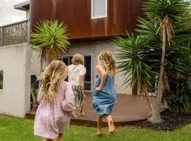 Cooinda - sweeping ocean views, short walk to beach