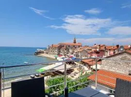 Apartman Dora with sea view and terrace