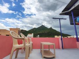 New Ramana Maharshi Pvt Guest House，位于蒂鲁瓦纳马莱的酒店