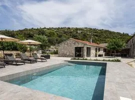 Villa Bosilen with private pool, near Trogir, Split airport, quiet area, family villa