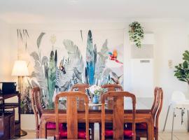 Entire Cozy 2-Bedroom House in Mount Waverley，位于Mount Waverley的酒店