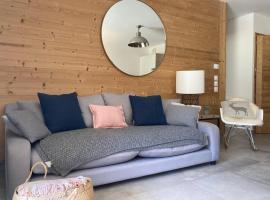 Appartement neuf, balcon plein sud，位于Oz的酒店