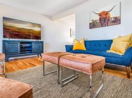 Charming Rambler W Scenic Views & Pets R Allowed，位于穆雷的酒店