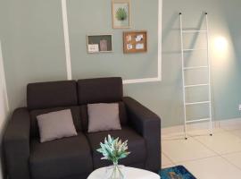 Almas Puteri Harbour Suite Johor Bahru Cosy Room 5 min to Legoaland Medini near 2nd Link by HomeSpace，位于Iskandar Puteri的带按摩浴缸的酒店