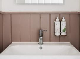 皇冠&赫恩斯酒店，位于纽伯里的酒店