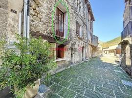 Appartamento nella casa patrimoniale più antica di Annot del 15mo secolo，位于阿诺的酒店