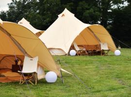 Tylda Tents at Heydaze Campsite - 5m Luxury Bell Tent 1，位于洛斯特威希尔的酒店