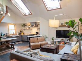 Cheerful 3-bedroom cabin with mountain view，位于East Jewett的自助式住宿