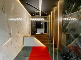 Hotel Ellus Palace，位于Santo Antônio do Descoberto的酒店