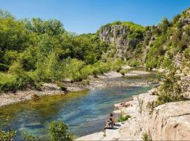 Grande maison en pierre au coeur du village provençal du XIe siecle 10 personnes，位于Saint-André-de-Roquepertuis的酒店