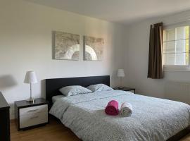 Appartement spacieux proche de Morges et Lausanne，位于Aclens的酒店