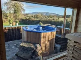 Secluded Private Cottage Hot-tub, Sauna & Fire-pit