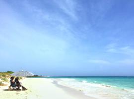 Beachside calm, Footsteps to the sand and sea，位于银沙的公寓