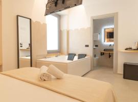 Sardinian Days - Suites & Rooms，位于卡利亚里的带按摩浴缸的酒店