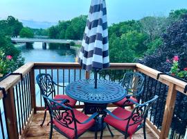 Deluxe Loft - Amazing Terrace with Stunning Water View，位于珀斯的酒店