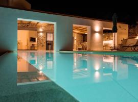 Mikri Sorriso - Luxurious Villa On The Beach，位于米科利维亚的酒店