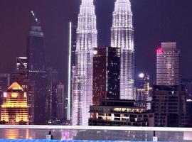 THE LUXE SUITE INFINITUM at KL CITY MALAYSIA，位于吉隆坡的带按摩浴缸的酒店