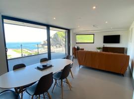 3 The View apartments Ilfracombe - Hot Tub, Parking, Lift, EV，位于伊尔弗勒科姆的酒店