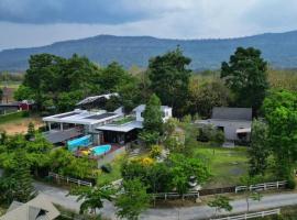 Moon Heart Village Khao Yai Pool Villa，位于Pong Talong的酒店