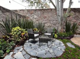 Escapada de Ensueño en San Miguel de Allende A Estrenar Departamento Amplio con Autentico Encanto Local，位于Alcocer的酒店