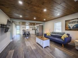 3 Bed 2 Bath Renovated Home Near The Lake，位于Decherd的酒店