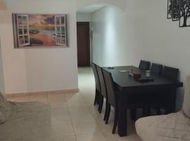 Belle appartement à Marina Puerto près de la plage，位于玛丽娜斯米尔的酒店