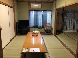 TSUKASA HOUSE English OK Kumano Kodo experience Lodge Close to station 無料駐車場あり，位于田边市的酒店