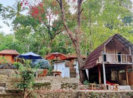 Tiu Ronton River , Bungalows Camping and Trekking，位于Pawenang的露营地