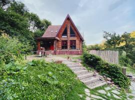 Sabay Sai Wooden Guesthouse in The National Park，位于阿拉木图的酒店