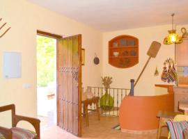 Charming house with mountain view in Siles + Garden，位于Siles的酒店