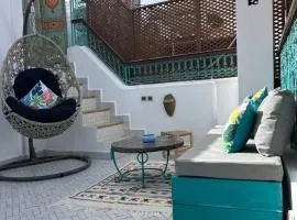 Riad Amazing Amazigh avec jacuzzi petit déjeuner compris avec aussi chambres familiales près de la place jemaa El fna