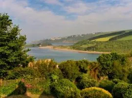 1 Avonside, Bantham with sea views