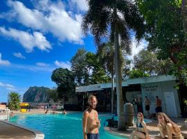 Blanco Hideout Railay - Youth Hostel 18 to 35 Only，位于莱利海滩的酒店