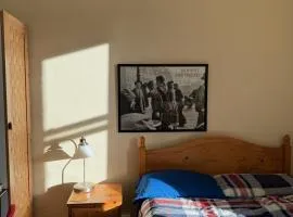 Central Room In Historic Tenement Near Old Town