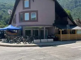 Vrabac Apartmani, Perucac