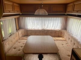 Karavan Ralsko，位于Noviny pod Ralskem的酒店