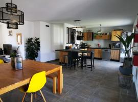 Agréable Villa proche Pont du Gard，位于Bezouce的酒店