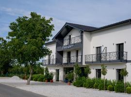 Razada，位于卢戈日的带泳池的酒店