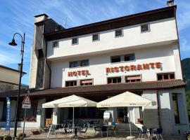 Bike & Bikers Hotel Restaurant，位于阿姆佩佐的酒店