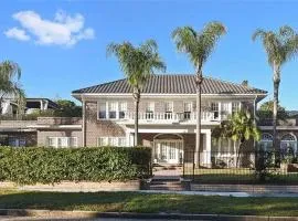 LUXURY 6000 sqft Mansion in Downtown Orlando Sleeps 14