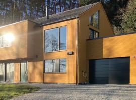 Modern house close to Stavanger Airport and Forus，位于索拉的酒店