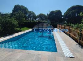 PISCINA CLIMATIZADA - todo el año- Playa de la Ñora-chimenea- barbacoa，位于Quintueles的酒店