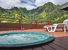 Villa de luxe LEGEND RESORT MOOREA vue mer et montagne - piscine - terrain de tennis - salle de sport - 3 chambres，位于莫雷阿的别墅