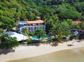 双宝石海滩度假村，位于爱妮岛的酒店