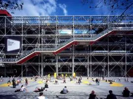 BEST CENTRAL Chambres Privées - Seine & Louvre in the Connected Heart of Paris