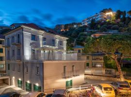 VILLA CADIZ APARTMENTS VARAZZE，位于瓦拉泽的公寓式酒店