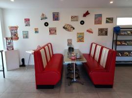 GITE AMERICAN DINER sur la site THE FARM OUEST capacité 7 personnes，位于La Chaize-le-Vicomte的酒店